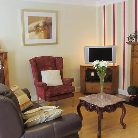 Kennys Guest house 3*