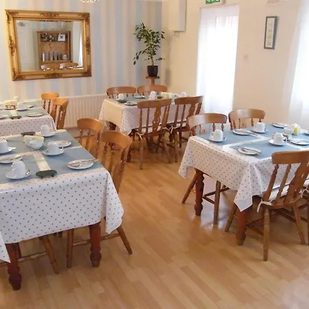 Kennys Guest house 3*